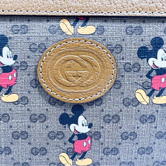 Gucci x Disney GG Supreme Mickey Mouse Pouch🔥🔥😳 - Picture 4 of 16
